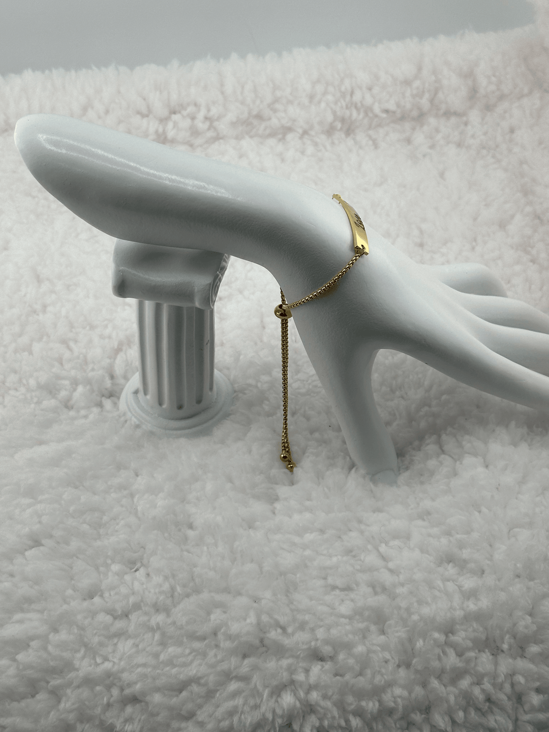 Elegant Adjustable Curved Bar Bracelet with Heart in 18K Gold PVD Stainless Steel